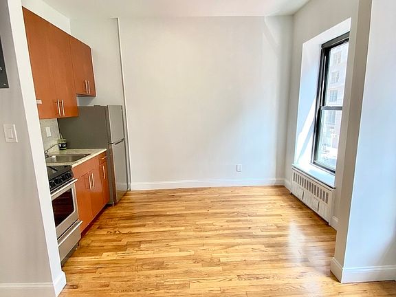 2nd image of 882 Lexington Ave #A2