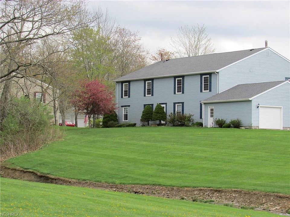 1st image of 513 Heritage Sq