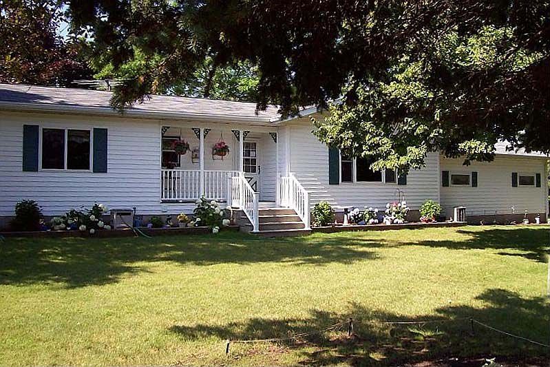 1st image of 604 N 17th Dr