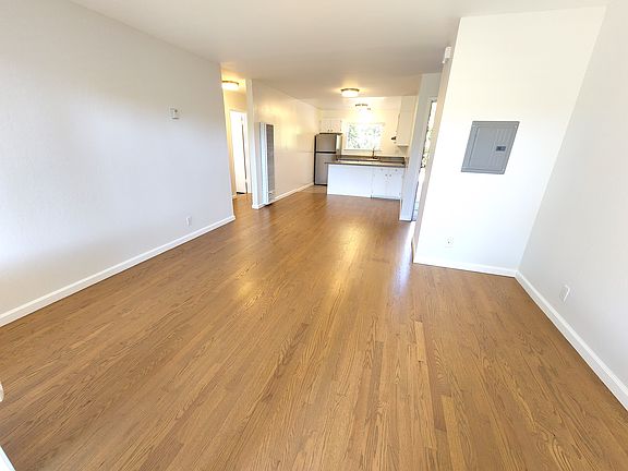 4th image of 35 Thomas Dr #6