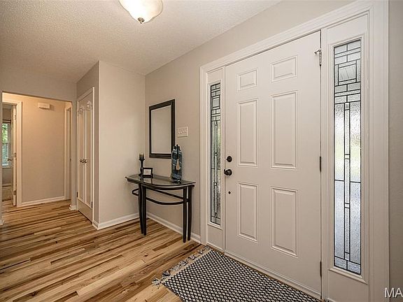 3rd image of 7 Nicolet Dr