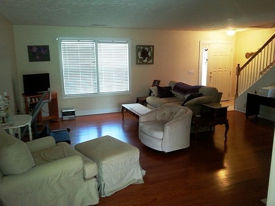 2nd image of 515 Oaktree Blvd