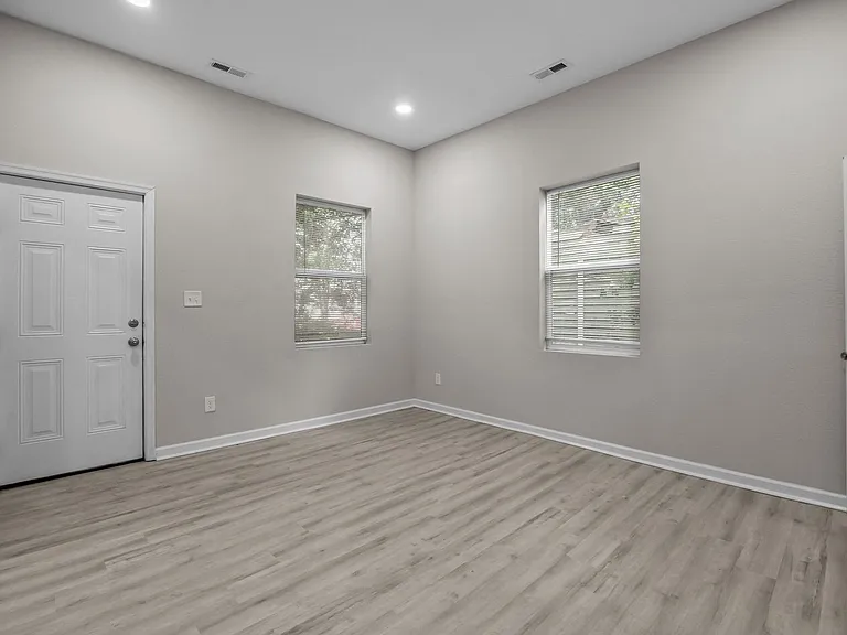 126 Linden Avenue — Photo 7