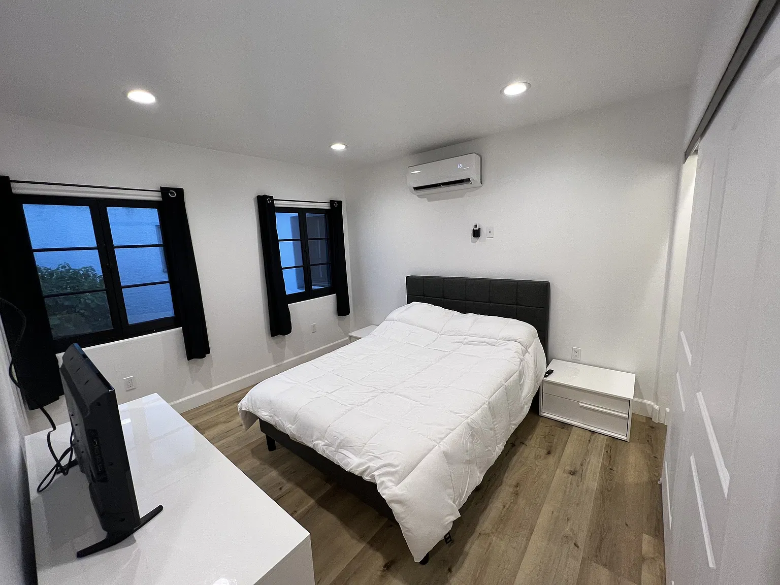 2 bed, 1000 sqft, $3,795 — Photo 3