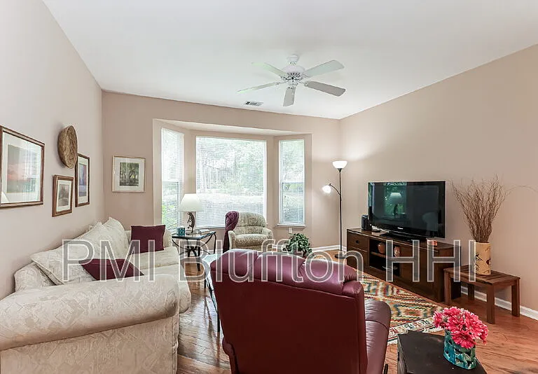 10 Raymond Rd — Photo 5