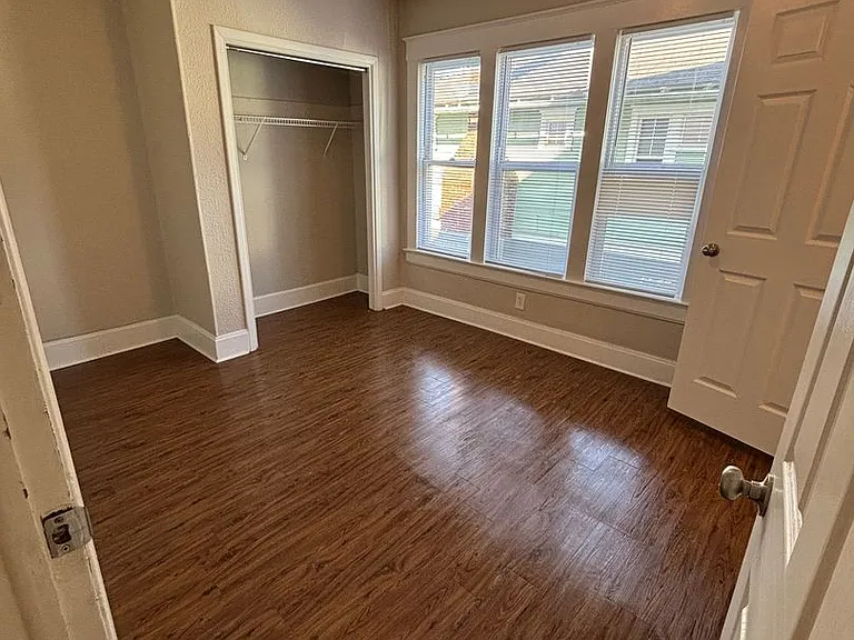 829 W Pershing St — Photo 5
