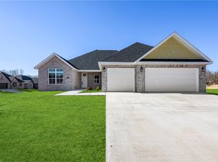 1448 Cittadella Ave, Tontitown, AR 72762