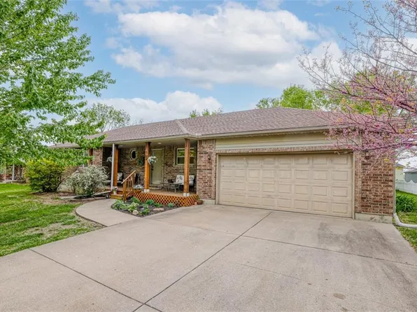 104 E 8th St, Adrian, MO 64720