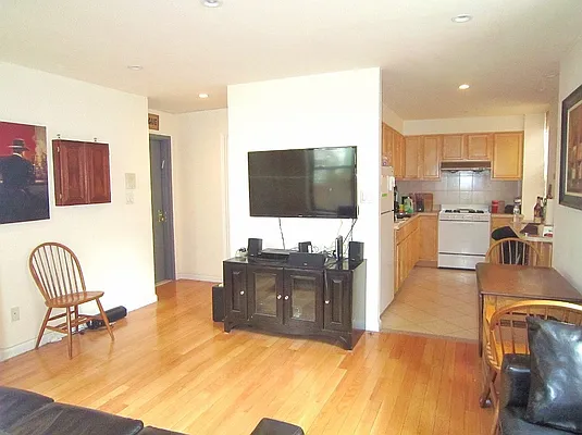 Rented by City Connections Realty | media 29