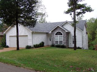 50 Lake Bluff Path, Savannah, TN 38372