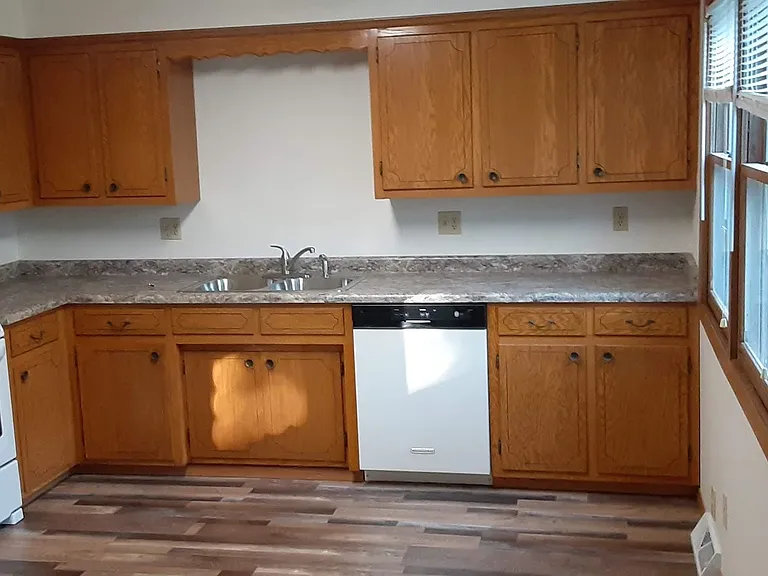 1483 Buffalo St — Photo 10