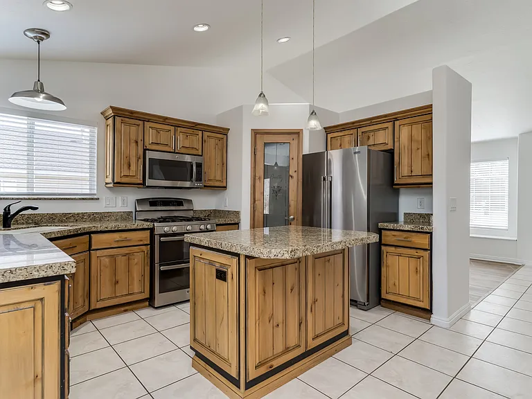 2519 S 1400 W — Photo 17