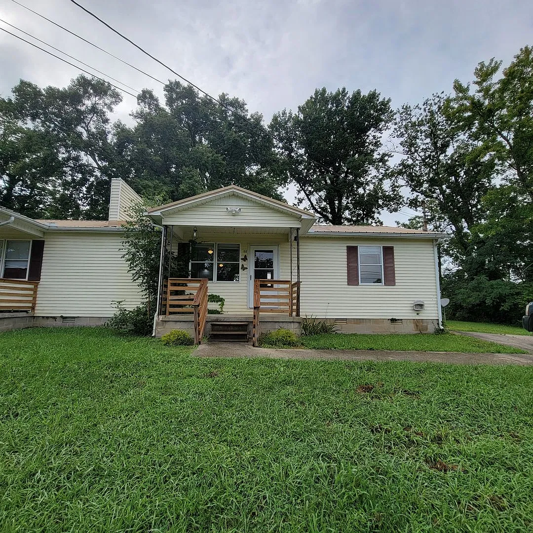 105 Knowles Street — Photo 1