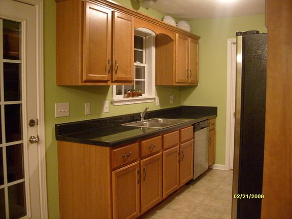 Modern Maple Cabinets in Kitchen & bathrooms