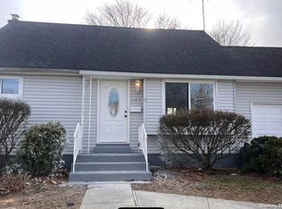 289 33rd St, Lindenhurst, NY 11757