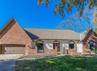 10228 Hemlock Dr, Overland Park, KS 66212