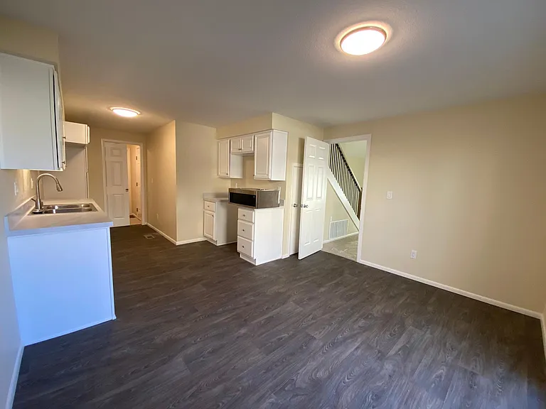 3916 Pheasant Dr — Photo 6