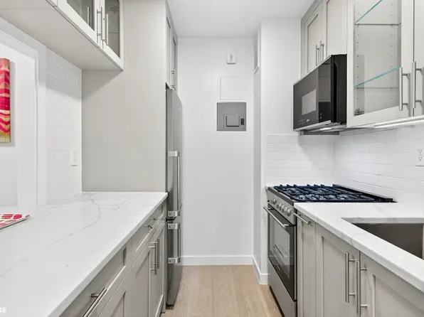 520 East 72nd Street image 6 of 13