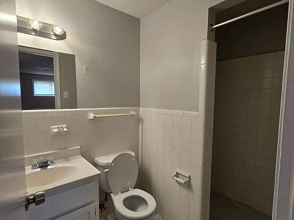 3rd image of 3924 Mickey Dr