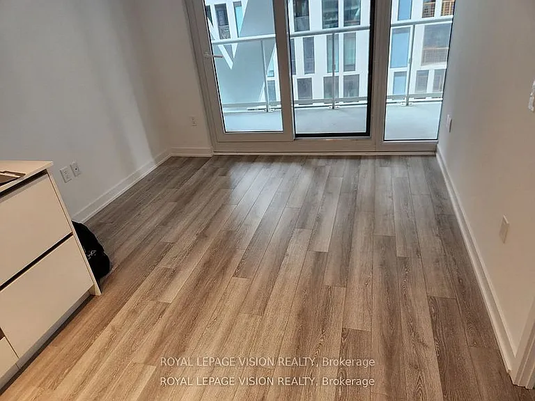 230 Simcoe St #1033 — Photo 4