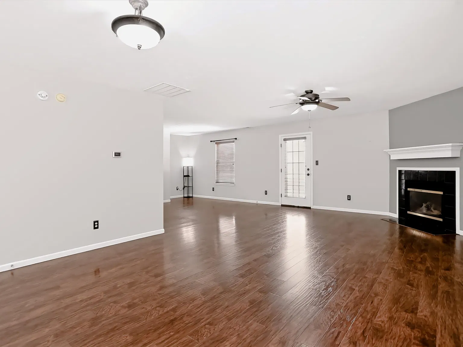 3 bed, 1998 sqft, $2,100 — Photo 3