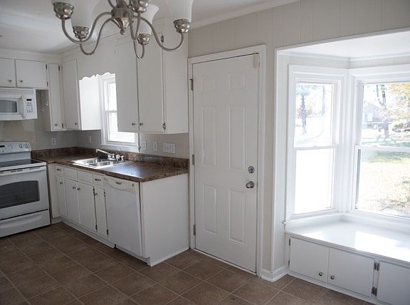 Beautiful Bay Window Kitchen