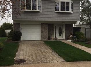 480 Willow Rd W, Staten Island, NY 10314