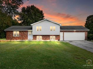 48W201 Keslinger Rd, Maple Park, IL 60151