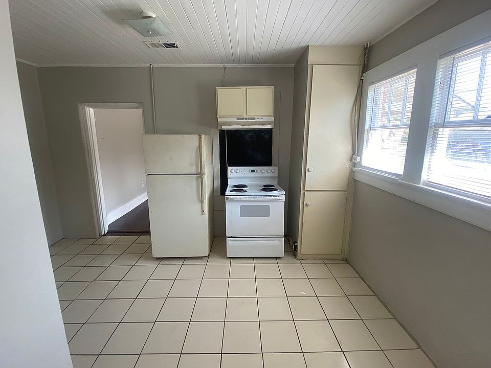 2nd image of 3301 12th Ave #B