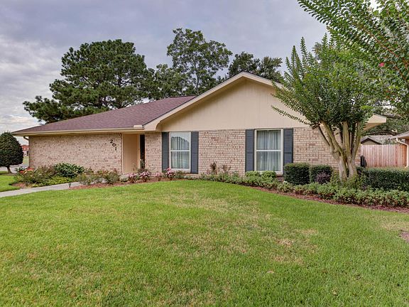2nd image of 201 E Bluebird Dr