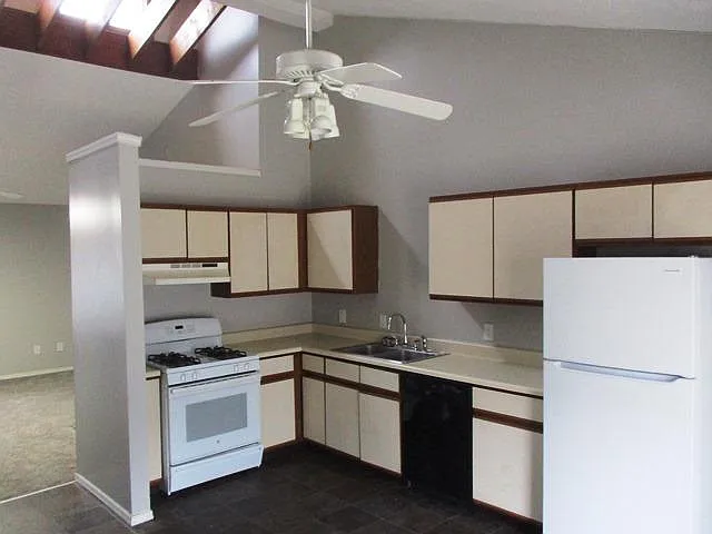 1503 Northbrook Dr — Photo 2