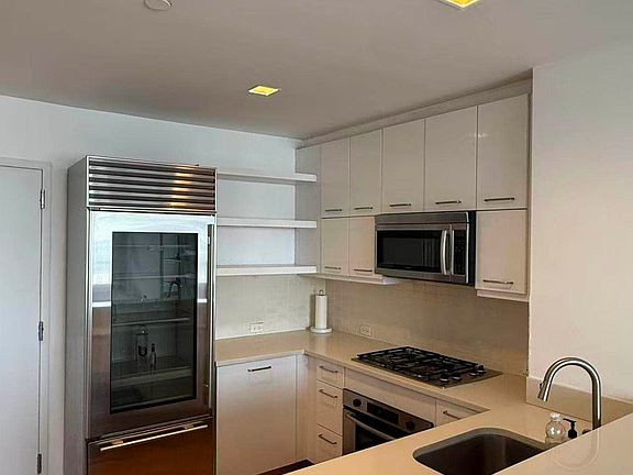 3rd image of 635 W 42nd St APT 18D