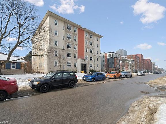 5th image of 271 Lester St #203