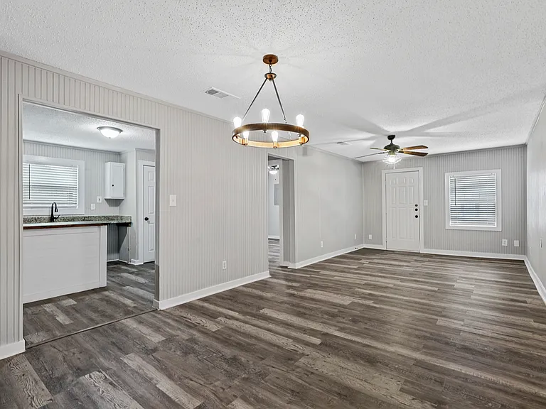 1009 Oak St — Photo 6