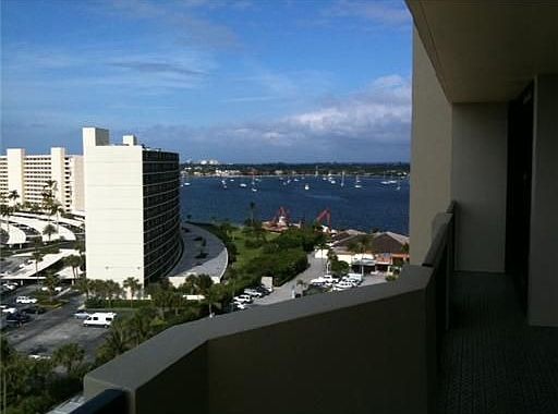 5th image of 123 Lakeshore Dr APT 1244
