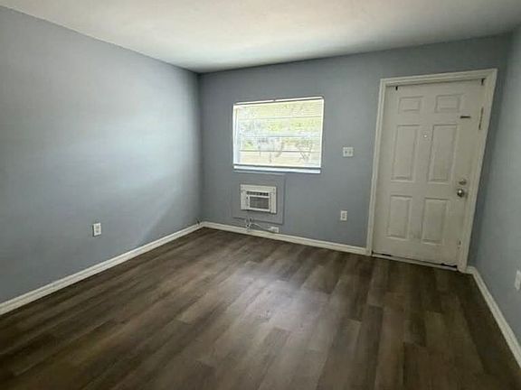 4th image of 1840 Lafayette St #4