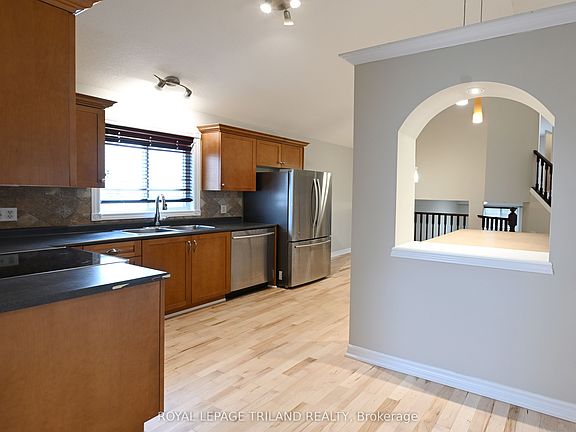 5th image of 803 Sandcherry St