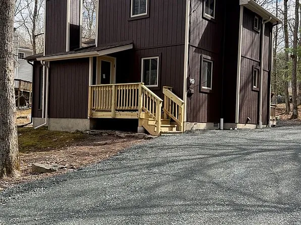 140 Maple Leaf Rd, Lackawaxen, PA 18435