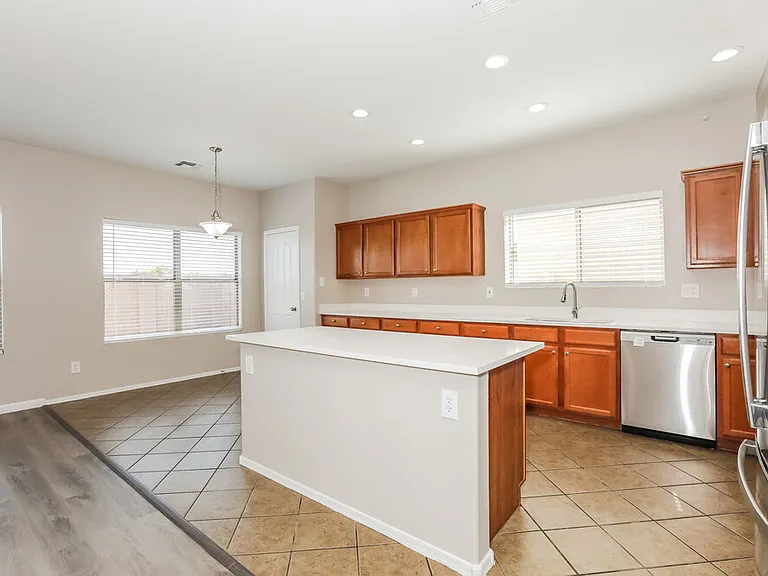 8461 E Lindner Ave — Photo 6
