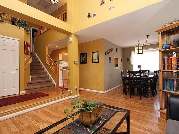 Entry to Living/Dining