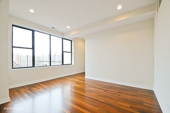 5th image of 2352 N Clybourn Ave