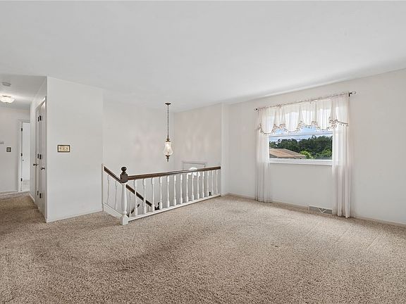 5th image of 1025 Edward St