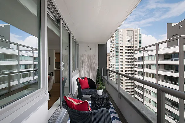 788 Jervis St — Photo 36