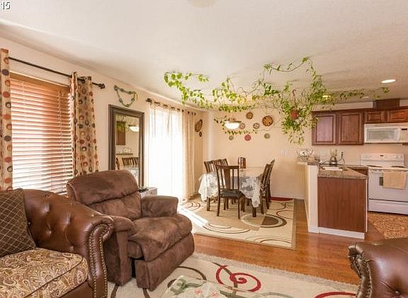 4th image of 7805 NE 62nd Way