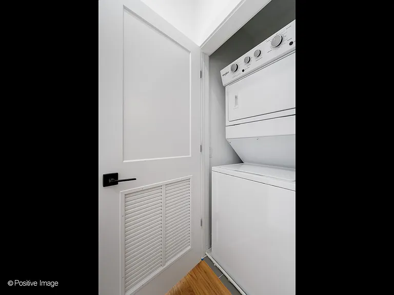 1838 N Rockwell St #1 — Photo 12