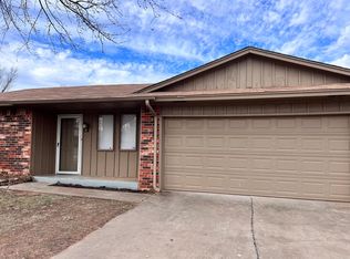 641 W Hillcrest Dr, Mustang, OK 73064