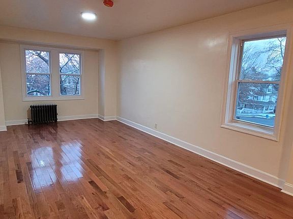 4th image of 36 Oakwood Ave #2A