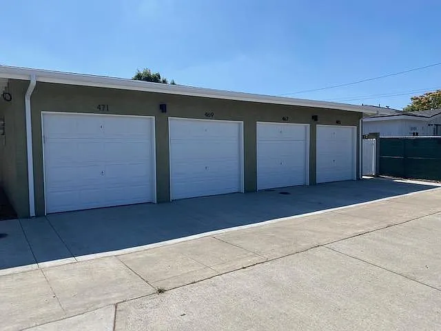 Building Photo - 471 N Olive St