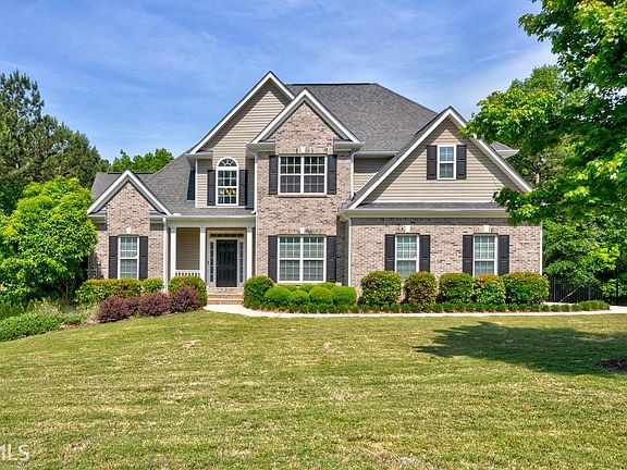 5th image of 460 Persimmon Dr