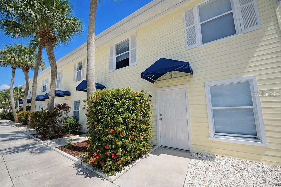 2 bed, 2.5 bath, 1298 sqft, $1,450 — Photo 2